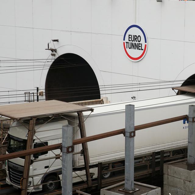 Un camion à l'entrée du tunnel sous la Manche côté français en mars 2019. [Reuters - Pascal Rossignol]