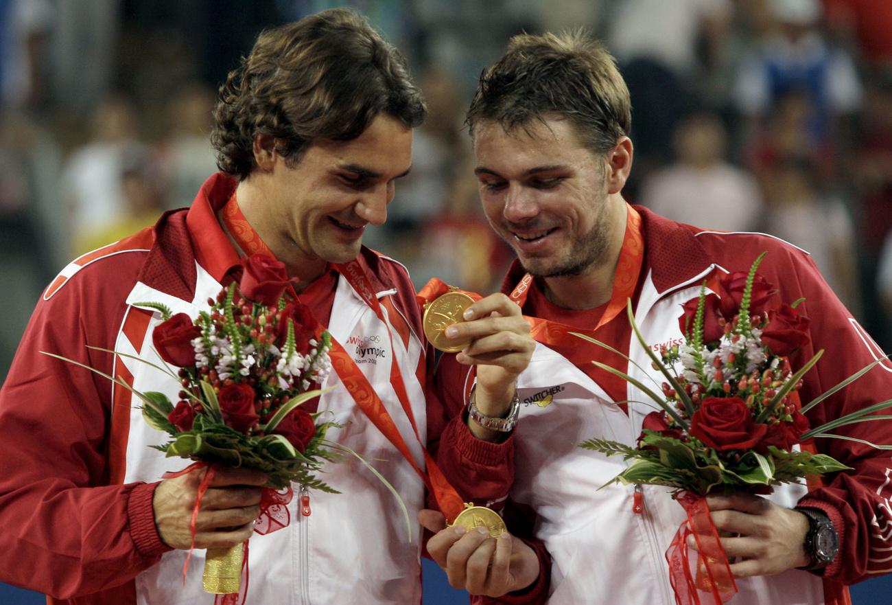 Roger Federer a déjà remporté l'or olympique. Mais c'était en double, aux côtés de Stan Wawrinka. Il y a douze ans... ce qui ne rajeunit personne. [AP - Elise Amendola]