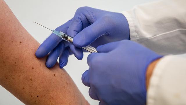 Les annonces se succèdent concernant un potentiel vaccin au coronavirus. [DPA/Keystone - Christoph Schmidt]