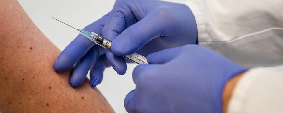 Les annonces se succèdent concernant un potentiel vaccin au coronavirus. [DPA/Keystone - Christoph Schmidt]