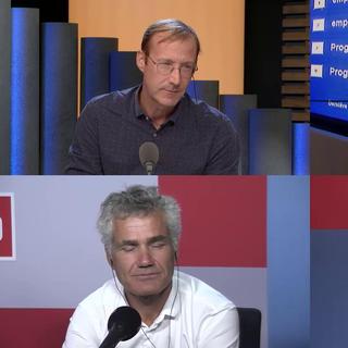 Aline Bassin, journaliste au Temps, Yves Genier, chef de la rubrique économie de la Liberté, et Pascal Jeannerat, journaliste économique à la RTS TV. [RTS]