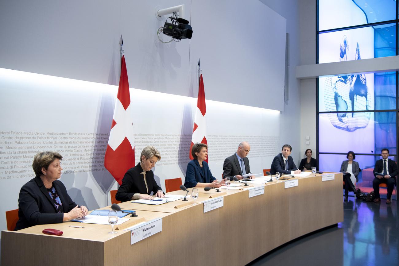 La conférence de presse du 16 mars 2020 sur l'état d'urgence déclaré en Suisse. [EPA/Keystone - Anthony Anex]