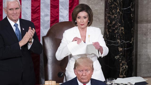 Nancy Pelosi déchire un discours de Trump. [Keystone - EPA Michael Reynolds]