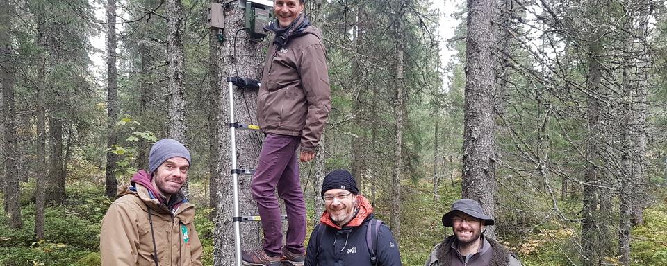 Immersion au cœur de la forêt du Risoux dans le Jura pour entendre toute sa biodiversité avec Jérôme Sueur, Frédéric Sebe, Julien Barlet et Sylvain Haupert. [RTS - Sarah Dirren]