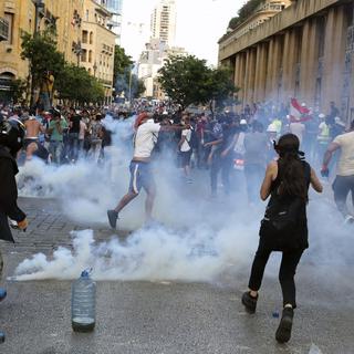 Les protestations à Beyrouth suite a la situation de crise. [AP Photo/Keystone - Bilal Hussein]