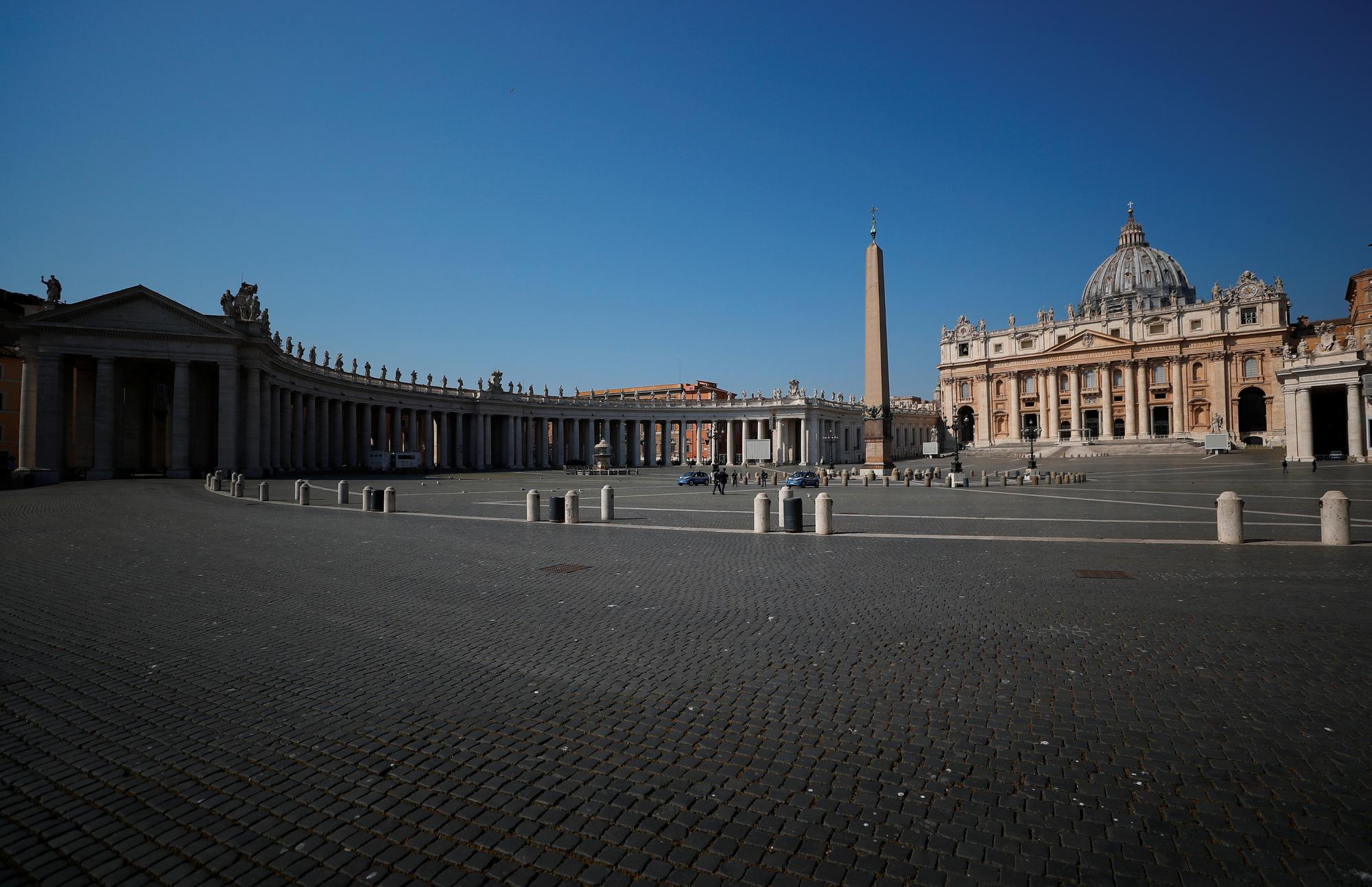 Une vue générale de la Place Saint-Pierre de Rome, étrangement vide en ce dimanche de Pâques. Vatican, le 12 avril 2020. [Reuters - Guglielmo Mangiapane]