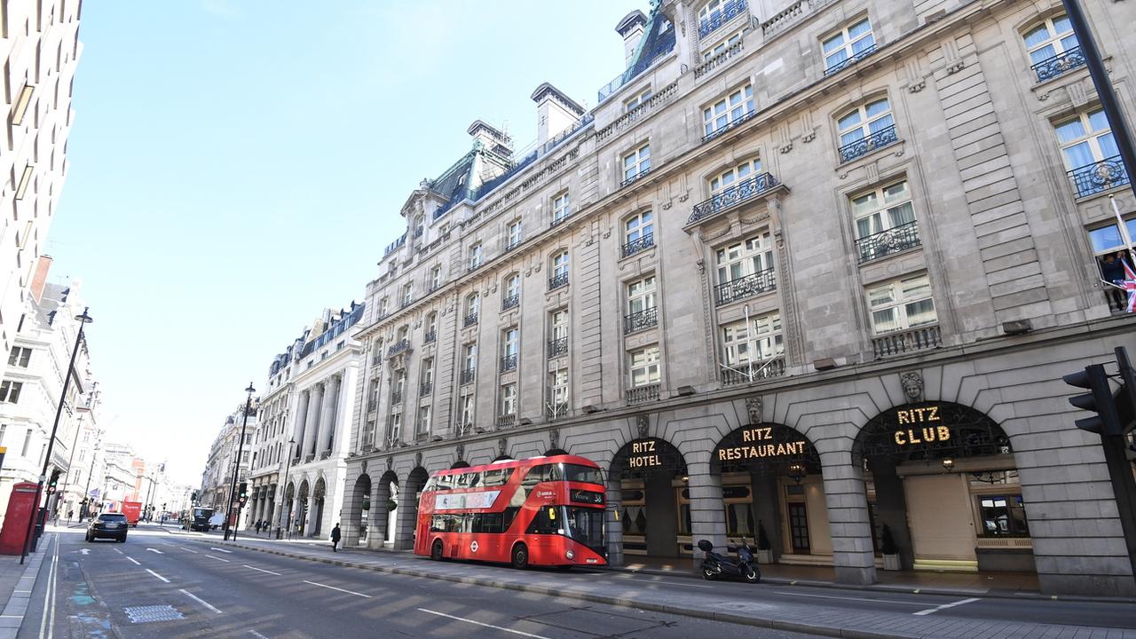 L'hôtel Ritz de Londres compte 130 chambres. [Keystone - EPA/Facundo Arrizabalaga]
