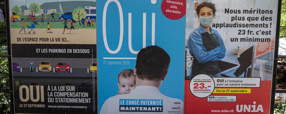 Affiche pour le salaire minimum à Genève en septembre 2020. [Keystone - Salvatore Di Nolfi]