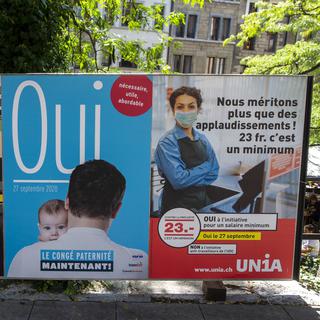 Affiche pour le salaire minimum à Genève en septembre 2020. [Keystone - Salvatore Di Nolfi]