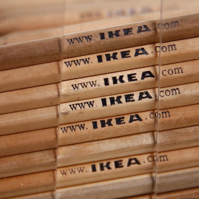 Ikea est accusée de ne pas ou de mal déclarer la provenance du bois de ses meubles. [Reuters - Wolfgang Rattay]