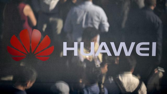 Le Royaume-Uni a annoncé mardi qu'il allait expurger son réseau 5G de tout équipement produit par le géant chinois Huawei en raison d'un risque pour la sécurité du pays, un durcissement de position qui risque d'exacerber les tensions avec Pékin mais ne peut que réjouir Washington. [Keystone - Philipp Guelland]