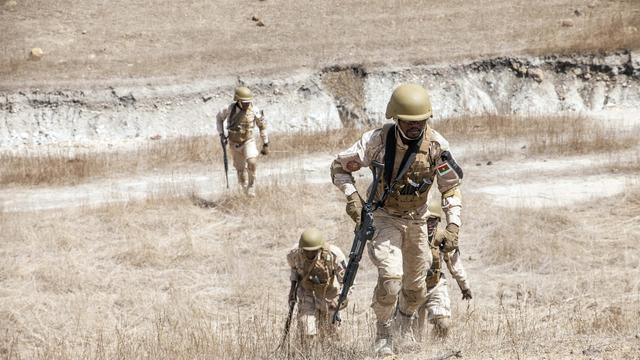 Les forces de l'ordre burkinabées n'arrivent pas à enrayer la spirale des violences djihadistes (photo d'illustration) [Keystone/AP - Cheikh A.T. Sy]