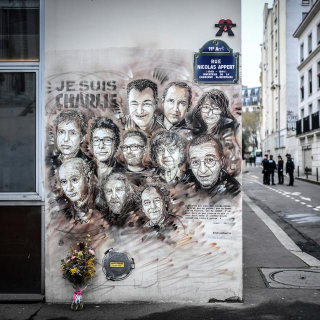 Une peinture murale commémorant les dessinateurs de Charlie Hebdo, tués dans un attentat djihadiste le 7 janver 2015 dans les locaux de la rédaction. [AFP - Stéphane de Sakutin]