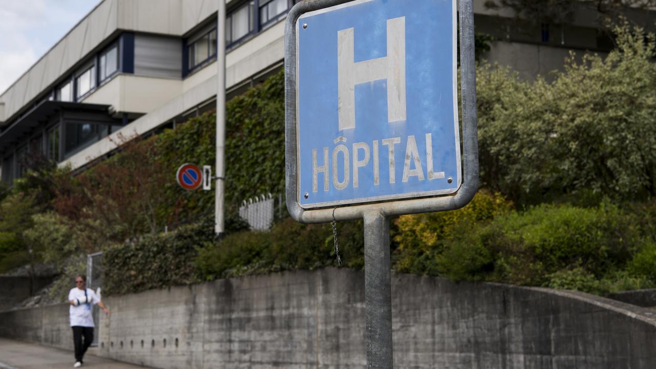 Une vue de l'Hôpital du Jura bernois à Moutier (BE). [Keystone - Jean-Christophe Bott]