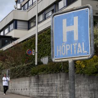 Une vue de l'Hôpital du Jura bernois à Moutier (BE). [Keystone - Jean-Christophe Bott]