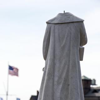 Une statue de Christophe Colomb a été décapitée à Boston dans la foulée du mouvement antiraciste relancé aux Etats-Unis par la mort de George Floyd, le 10 juin 2020. [AFP - Joseph Prezioso]