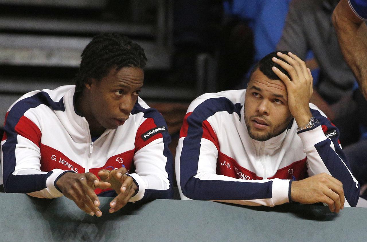 Gaël Monfils et Jo-Wilfried Tsonga sont désabusés. La France est laminée chez elle. [AP - Christophe Ena]