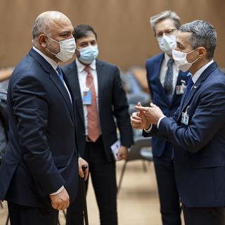 Le ministre des Affaires étrangères Ignazio Cassis avec son homologue afghan Mohammad Hanif Atmar. [Keystone - Valentin Flauraud]