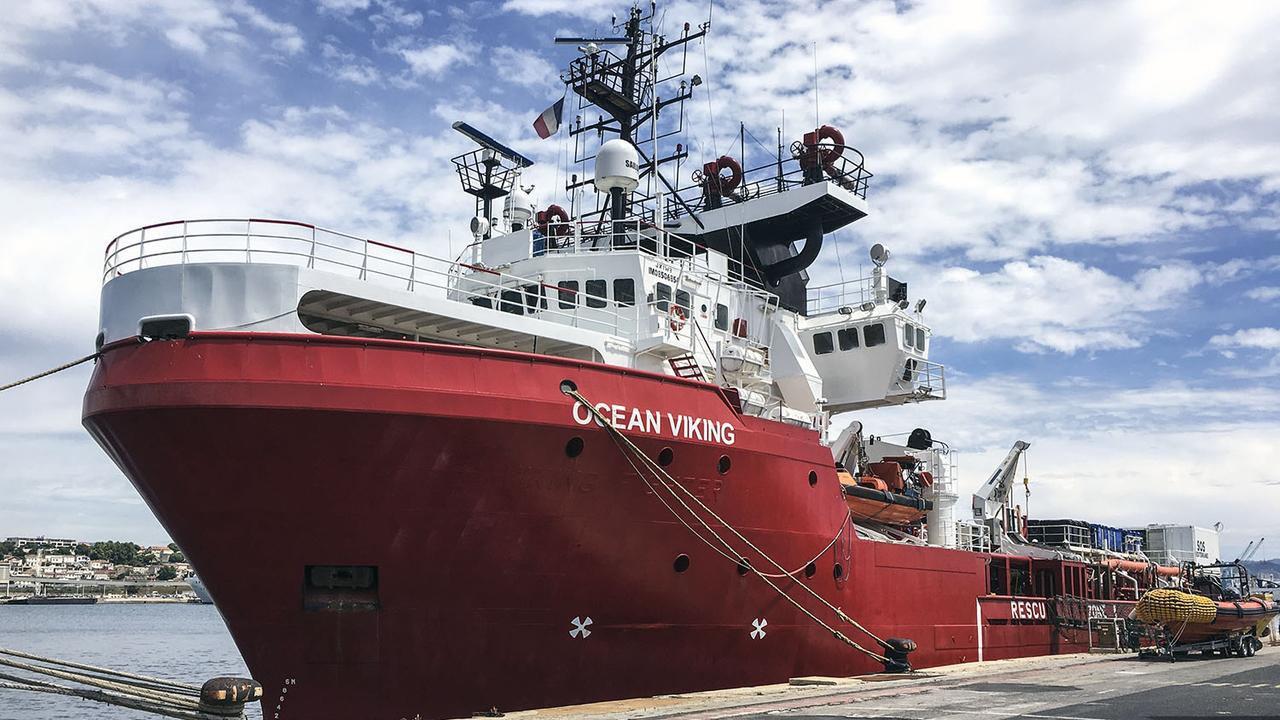 L'Ocean Viking lors des derniers préparatifs dans le port de Marseille, 18.06.2020. [AFP - Shahzad Abdul]