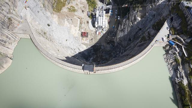 Le niveau du lac du Grimsel ne sera pas relevé de 23 mètres, a décidé le Tribunal fédéral. [Keystone - Gaetan Bally]