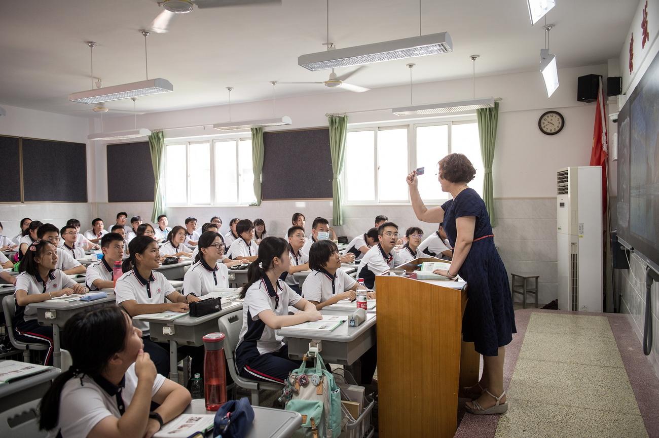Des élèves reprennent les cours lors du semestre d'automne à Wuhan, en Chine. [EPA/Keystone - Str]