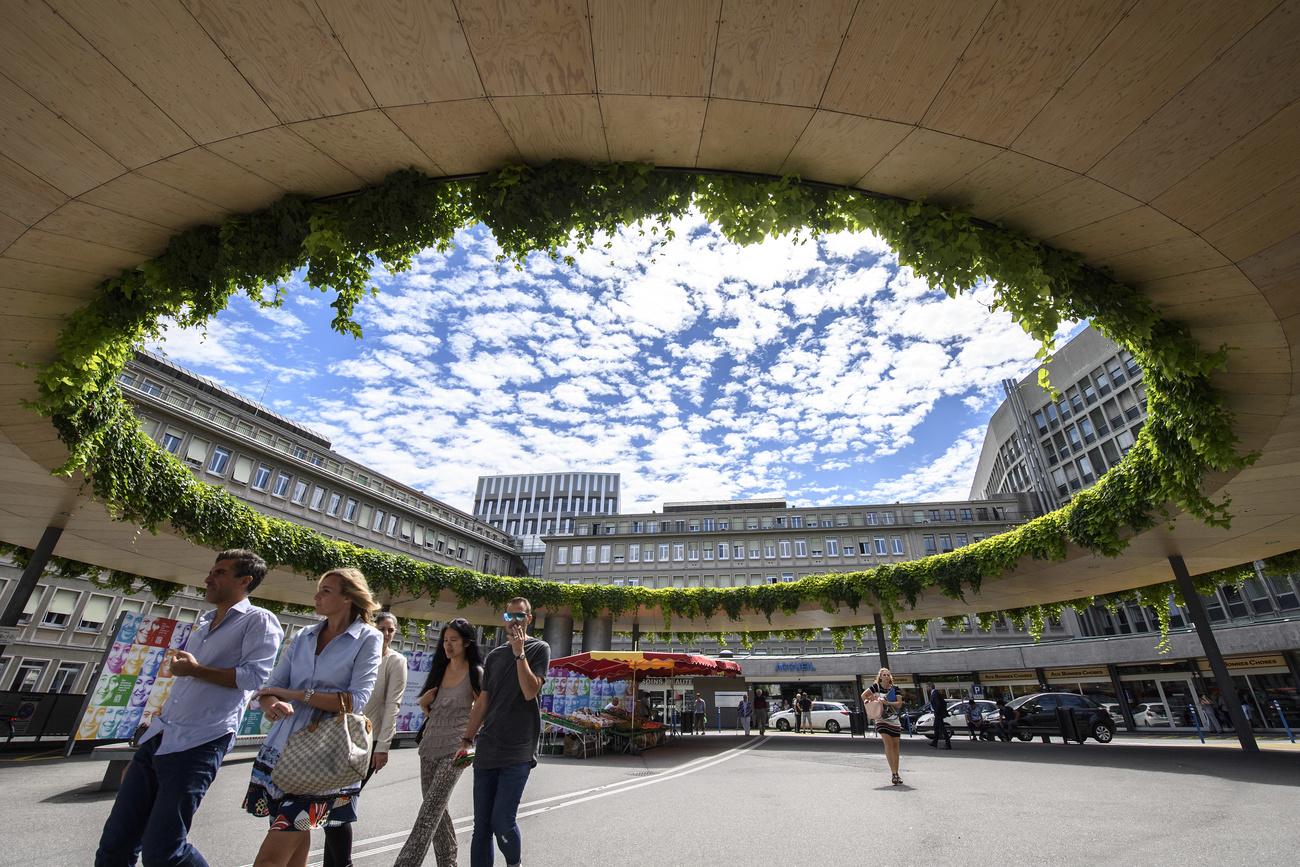 Genève est très active aussi en matière de végétalisation urbaine. [Keystone - Martial Trezzini]