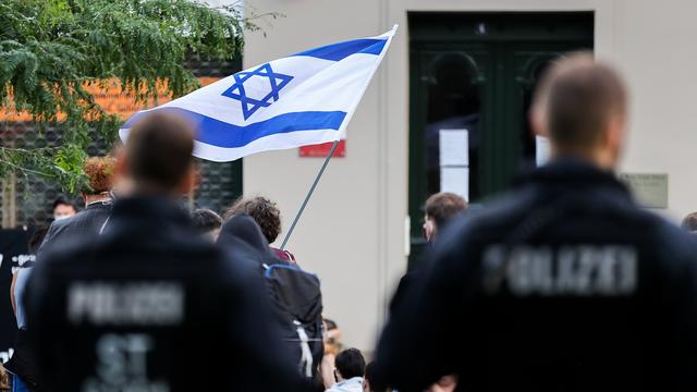 Drapeau israélien devant le tribunal de Halle, mardi 21.07.2020. [DPA/Keystone - Jan Woitas]