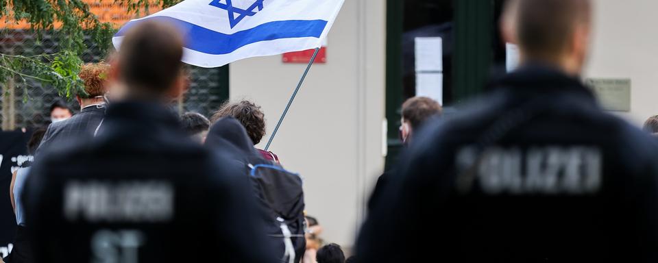 Drapeau israélien devant le tribunal de Halle, mardi 21.07.2020. [DPA/Keystone - Jan Woitas]