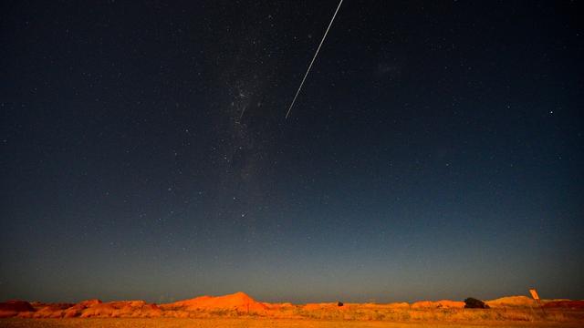 La capsule de la sonde japonaise Hayabusa contenant des échantillons d'astéroïde a pénétré dans l'atmosphère terrestre le 6 décembre, créant une boule de feu semblable à la trace d'une étoile filante. [AFP - Morgan Sette]