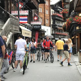 Malgré la crise, le tourisme se porte bien à Zermatt. [RTS - Joëlle Cachin/Guillaume Rey]