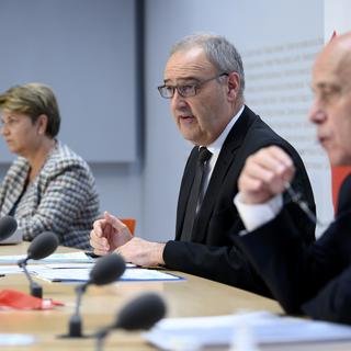 Les conseillers fédéraux Viola Amherd, Guy Parmelin et Ueli Maurer lors de la conférence de presse du 18 novembre. [Keystone - Anthony Anex]