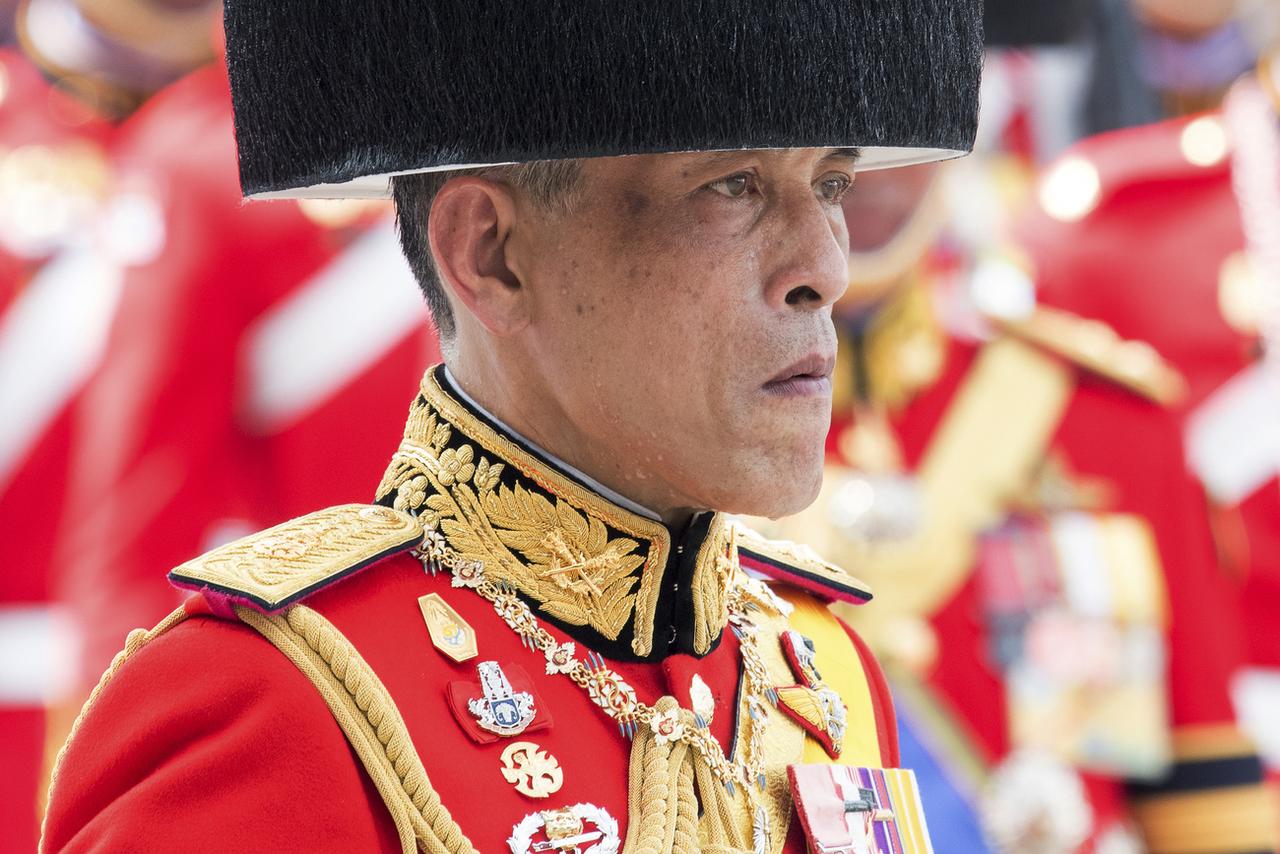 Le roi Vajiralongkorn lors de la cérémonie de crémation de son père, le roi Bhumibol. [Keystone/AP - Kittinun Rodsupan]