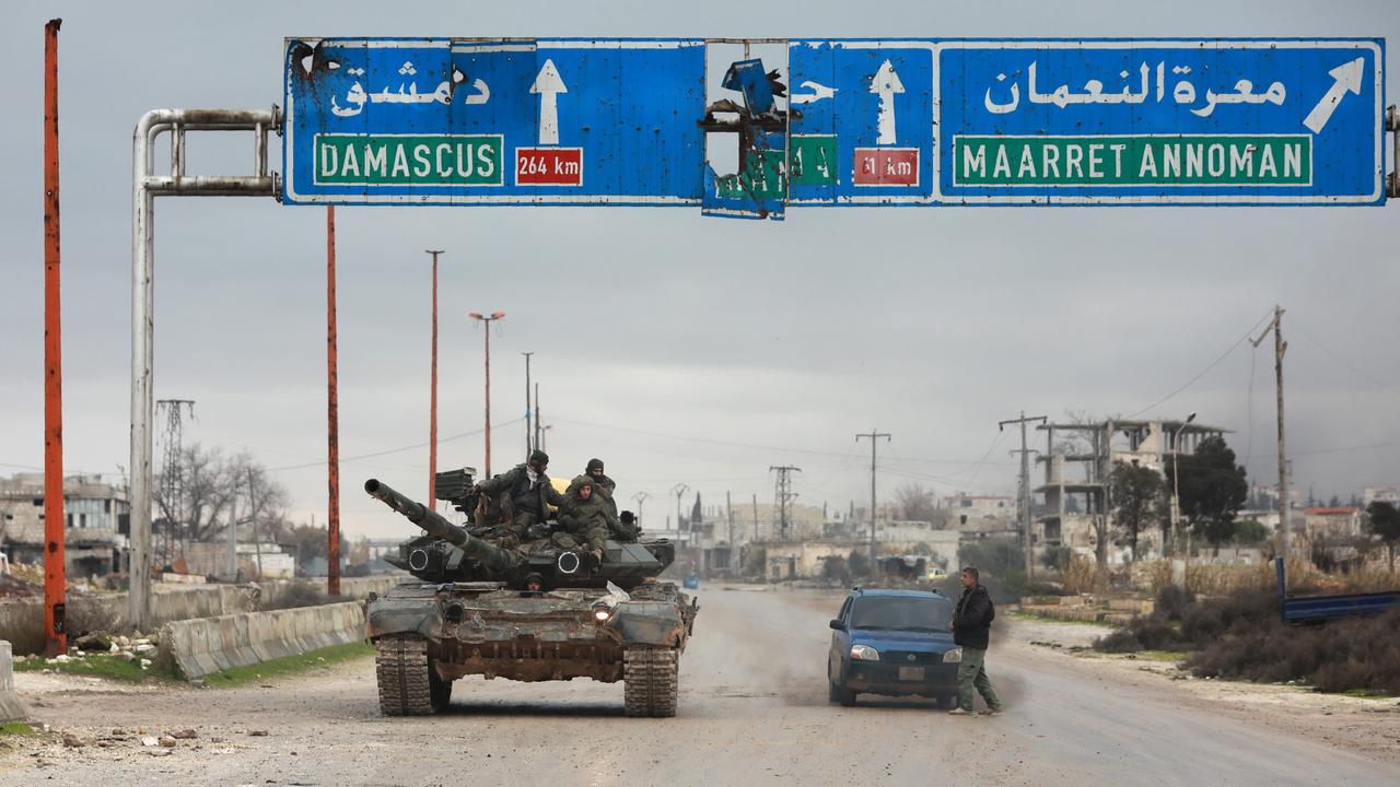 Un tank de l'armée syrienne sur la route reliant Damas à Alep, photographié le 30 janvier 2020. (photo prétexte) [AFP - Louai Beshara]