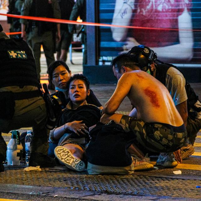 Une femme enceinte a notamment été molestée par des policiers, selon des témoins sur place à Hong Kong. [AFP - Tommy Walker]