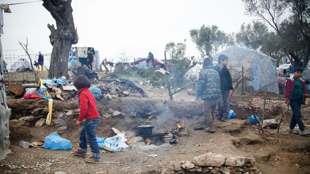 Une vue générale de la vie dans le camp sauvage de Moria, sur l'île de Lesbos. Grèce, le 19 février 2020. [NurPhoto via AFP - Nicolas Economou]