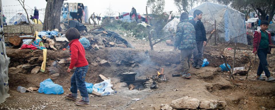 Une vue générale de la vie dans le camp sauvage de Moria, sur l'île de Lesbos. Grèce, le 19 février 2020. [NurPhoto via AFP - Nicolas Economou]