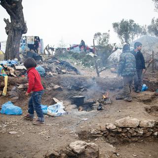 Une vue générale de la vie dans le camp sauvage de Moria, sur l'île de Lesbos. Grèce, le 19 février 2020. [NurPhoto via AFP - Nicolas Economou]