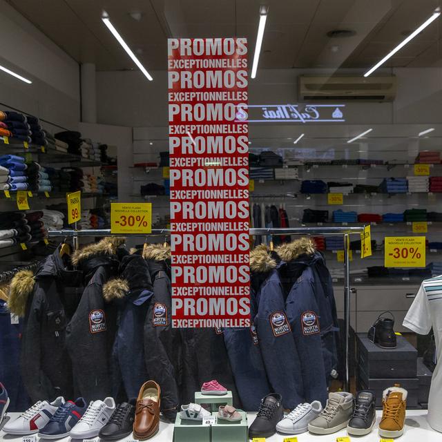 La vitrine d'une boutique d'habits de la gare Cornavin à Genève. [Keystone - Salvatore Di Nolfi]