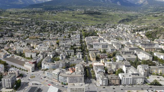 La ville de Sion vise de fusionner avec ses voisines d'ici à 2050. [Keystone - Laurent Gillieron]