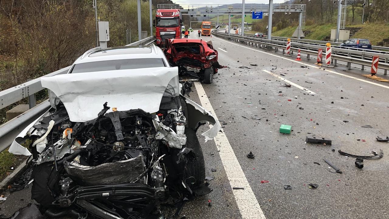 Un accident mortel sur l'autoroute A3 près d'Effingen. [Keystone - Police cantonale argovienne]