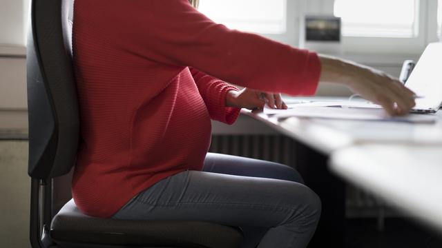 L'OFSP recommande une prudence particulière pour les femmes enceintes. [Keystone - Gaëtan Bally]