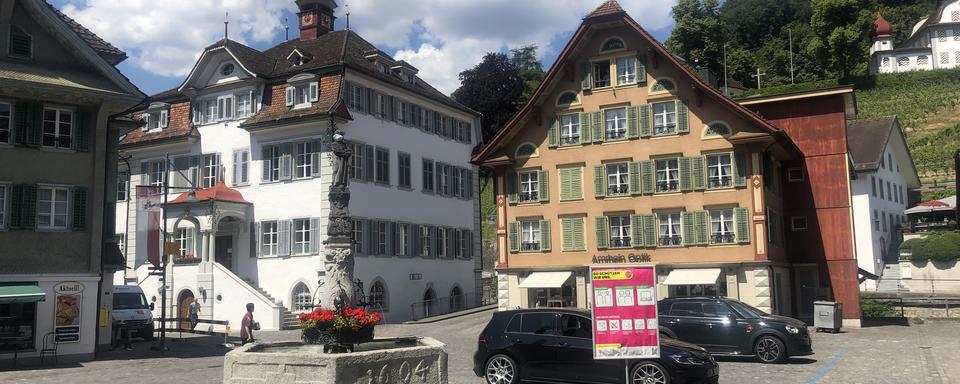 La place centrale de Saanen, dans le canton d'Obwald. [RTS - Juliette Galeazzi]