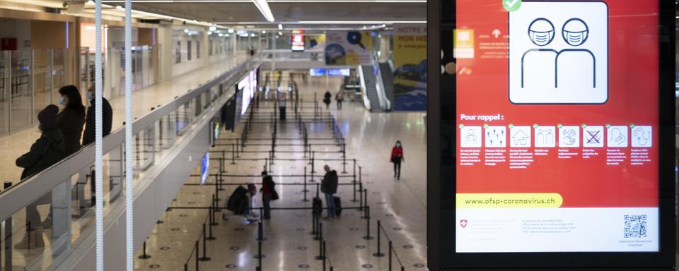 Le hall de l'aéroport de Genève. [Keystone - Laurent Gillieron]