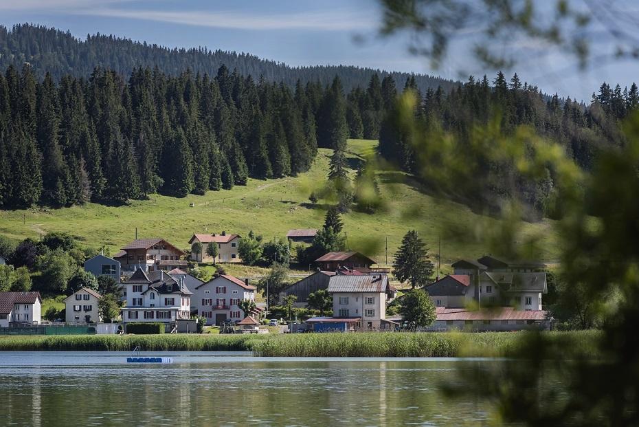 Les Charbonnières, les pieds dans l'eau à la Vallée de Joux. [L'Oeil d'Anouk - Anouk Ruffieux]