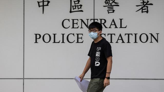 L'activiste Joshua Wong a été arrêté pour "rassemblement illégal". [Keystone/EPA - Jérôme Favre]