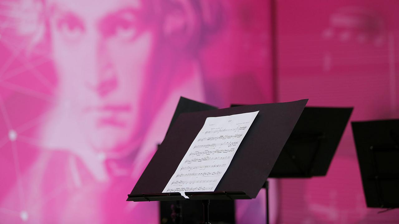 Seules des esquisses de la 10e symphonie ont été réalisées par Beethoven. [Reuters - Leon Kügeler]