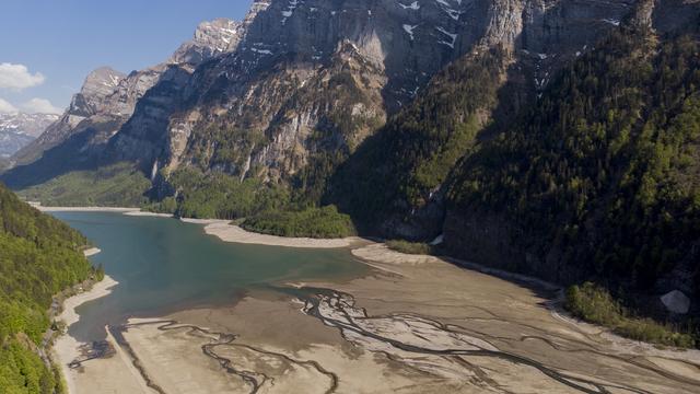 Le Klöntalersee dans le canton de Glaris. [Keystone - Gian Ehrenzeller]