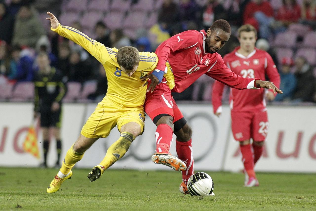 Le 17 novembre 2010, Johan Djourou défie une nouvelle fois l'Ukraine avec la Suisse. [KEYSTONE - SALVATORE DI NOLFI]