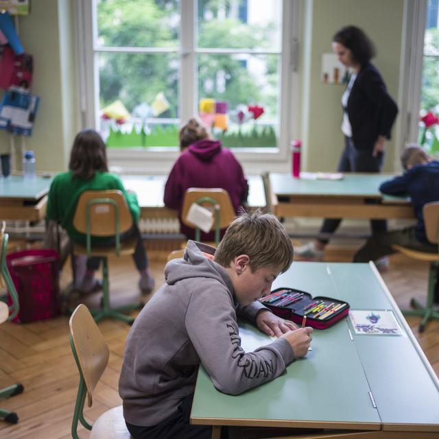 Des élèves à la reprise des écoles à Berne. [Keystone - Alessandro della Valle]