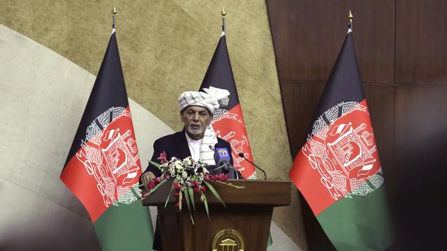 Les Emirats arabes unis ont annoncé avoir accueilli l'ex-président afghan Ashraf Ghani. [Keystone/AP - Rahmat Gul]